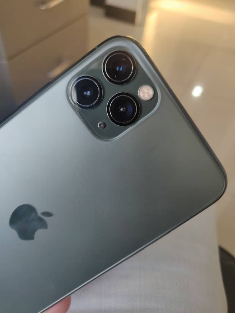 Non PTA Iphone 11 pro max 64 Gb face ID disabled 5