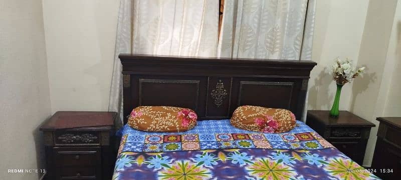 bed or dressing table for sale 2