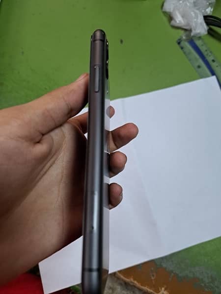 Iphone 11 64Gb Non PTA approved 7