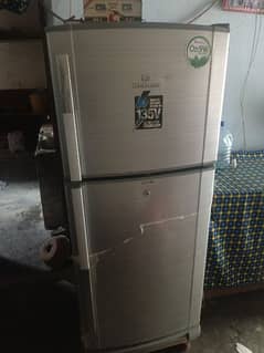 dawlance fridge medium size