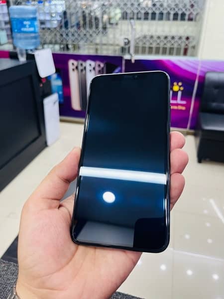 iPhone 11 Pro Max 64GB 1