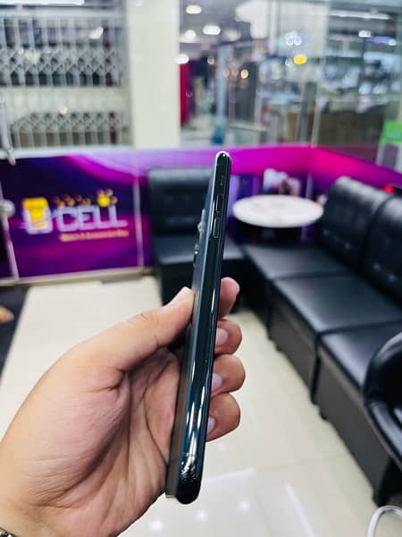 iPhone 11 Pro Max 64GB 4