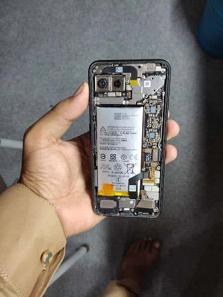 kisi Bhai k pas Pixel 4 ka board hai to rabta kary 1