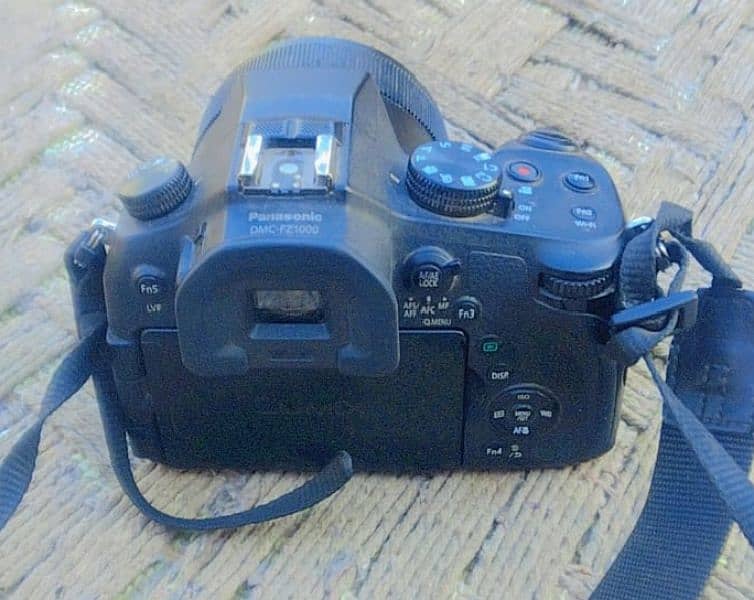 Lumix FZ 1000 DSLR camera with original box charger strap battery lens 3