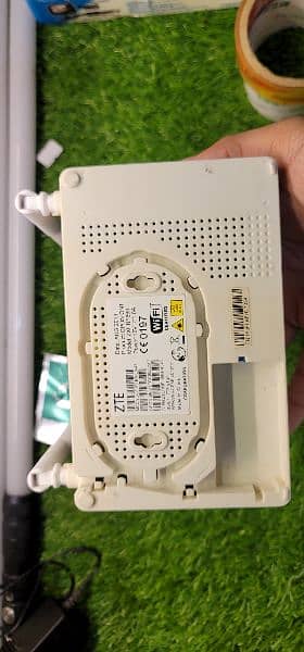 ZTE Internet wifi router fiber router gpon and car battery charger 12v 2