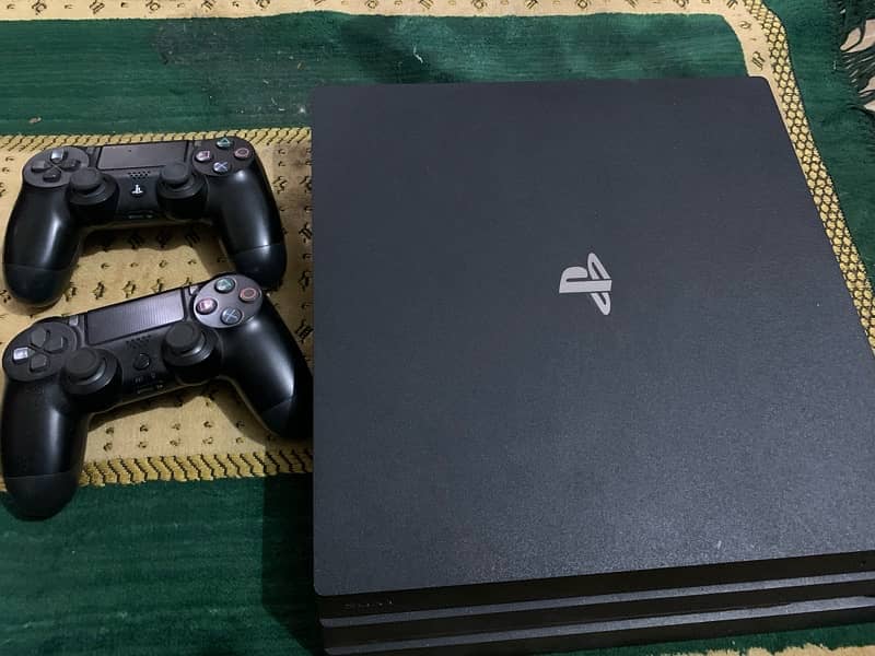 PS4 pro 1TB UK MODEL+2 CONTROLLERS + ACCESSORIES 2