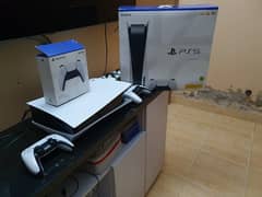 PS5 in 10/10 condition