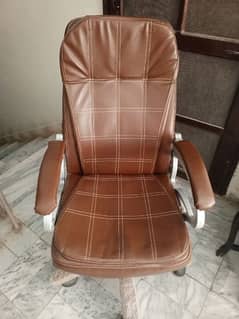 Office chair made in wood and leather