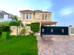 Comfort and Luxury Combined: 20 Marla 5 Bedroom House for Rent in DHA Phase 6 Block D