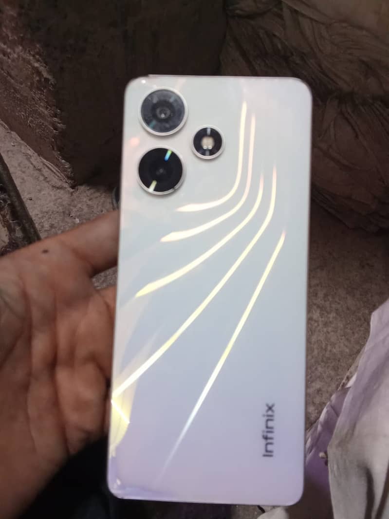 Infinix Hot 30 8+8/128 with charger and box 0