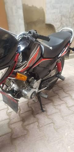 Honda 125 cbf 19 model