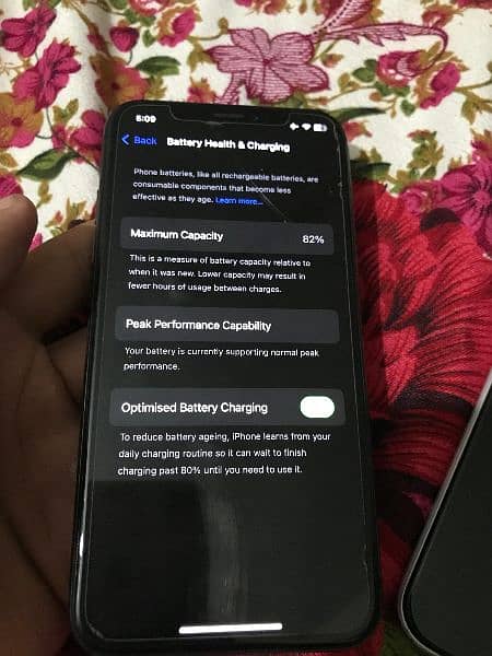 Iphone Xs FU 82% battery health Face id kabhi off hojati kabhi on 1