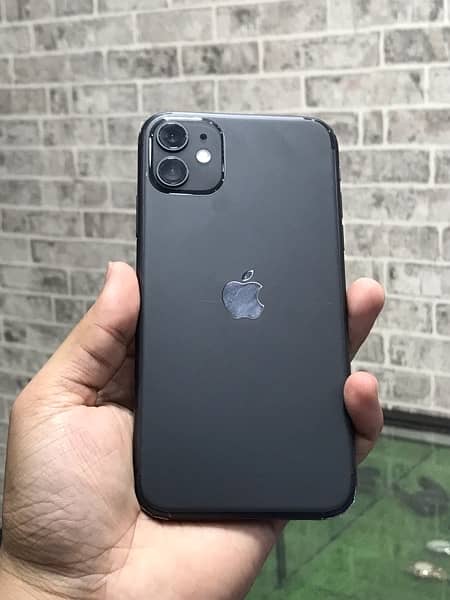 iPhone 11  factory unlock 64Gb 100 battery 7