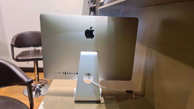 iMac late 2015 core i5 8 gb ram 21.5 inch 1