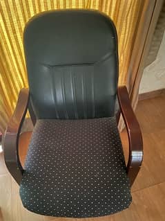 office chairs in excellent condition