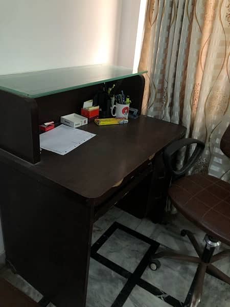 reception counter with revolving chair 2