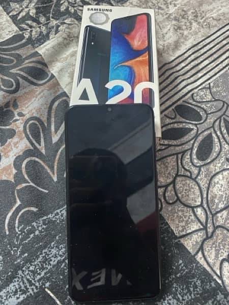 Samsung A20 2/32gb 3