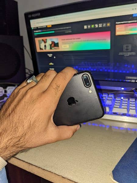 Iphone 7 plus PTA Approved. 7 plus black color. iphone 7 plus. 3