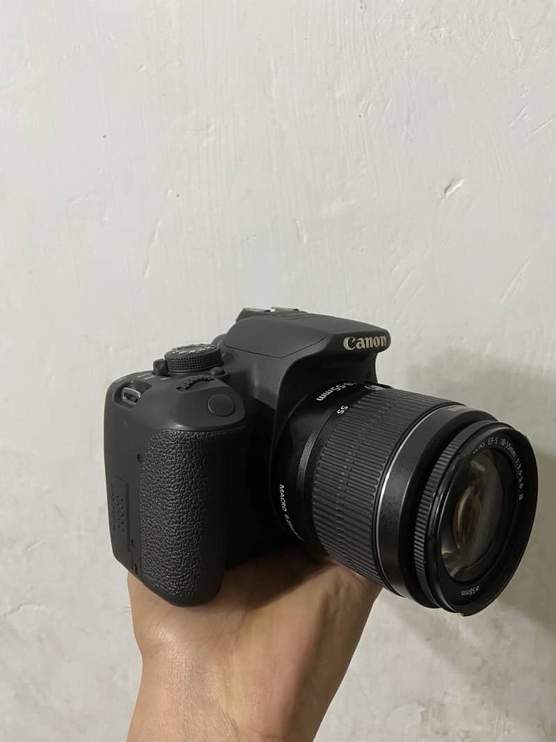 Canon 700d with Kit lens 3