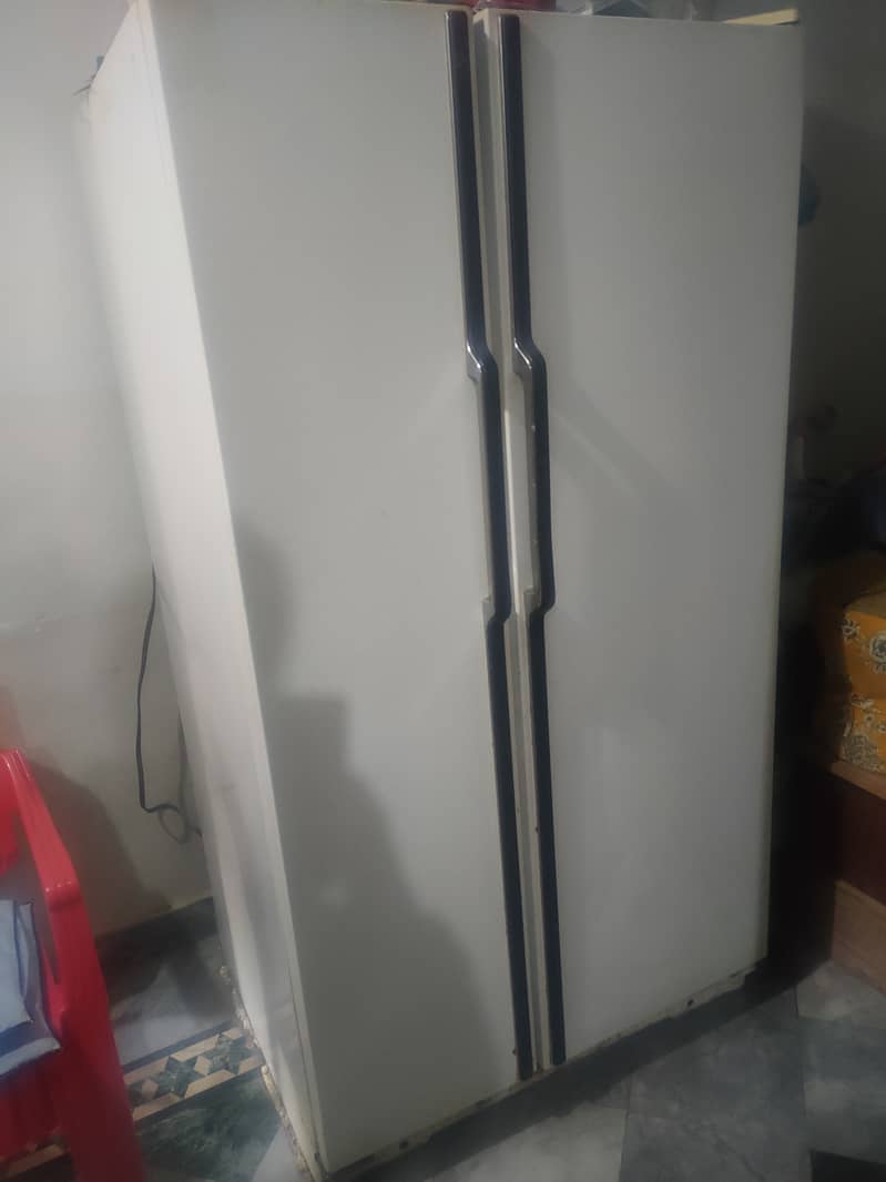 Full Size Side by Side Door Refrigerator 1