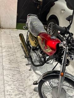 Honda 125, 2025 Self Start Gold Edition