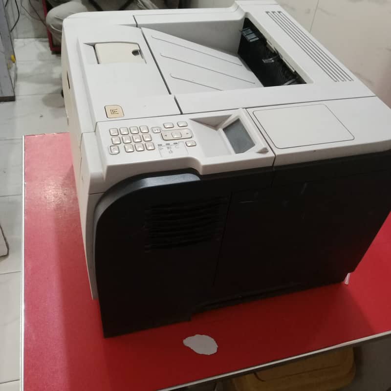 HP LAser Jet P3015 2