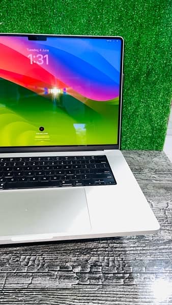 Macbook Pro 2021 M1 Pro Chip 16”inch 16Gb Ram 512Gb Ssd 3