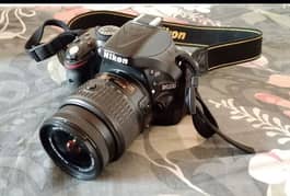 Nikon d5200  only camera and charger