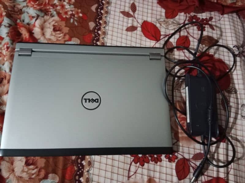 laptop Dell RAM4GB SSD 1