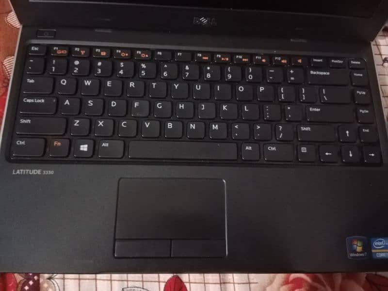 laptop Dell RAM4GB SSD 4