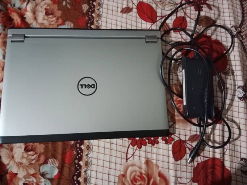 laptop Dell RAM4GB SSD 5