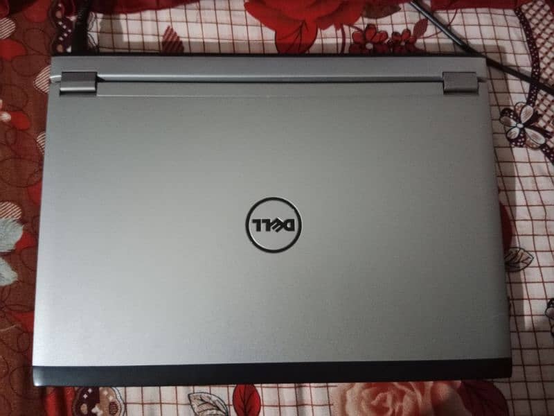 laptop Dell RAM4GB SSD 7