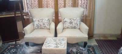 Very beautiful heavy bed room coffee chairs with table03335138001