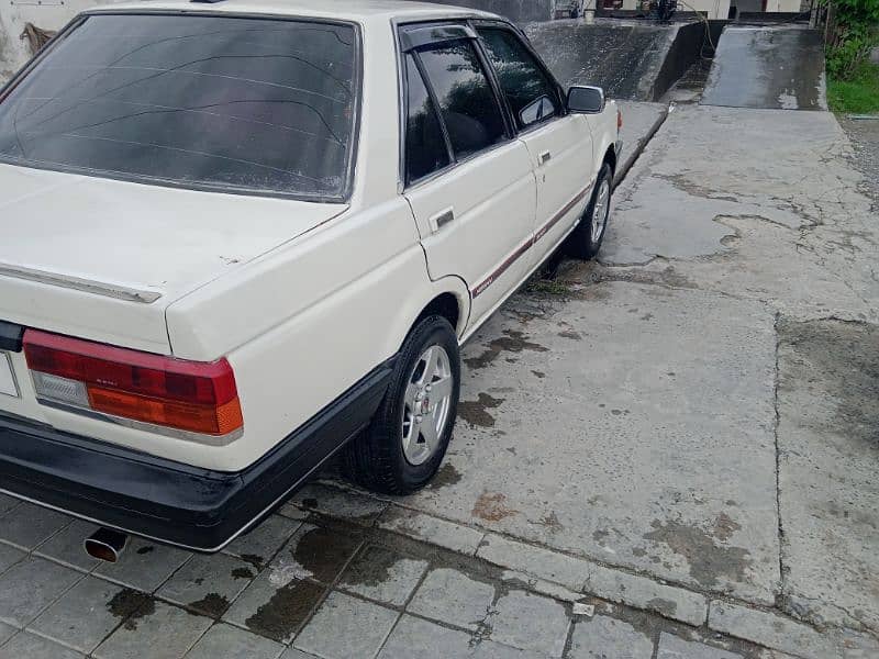 Nissan Sunny 1988 3