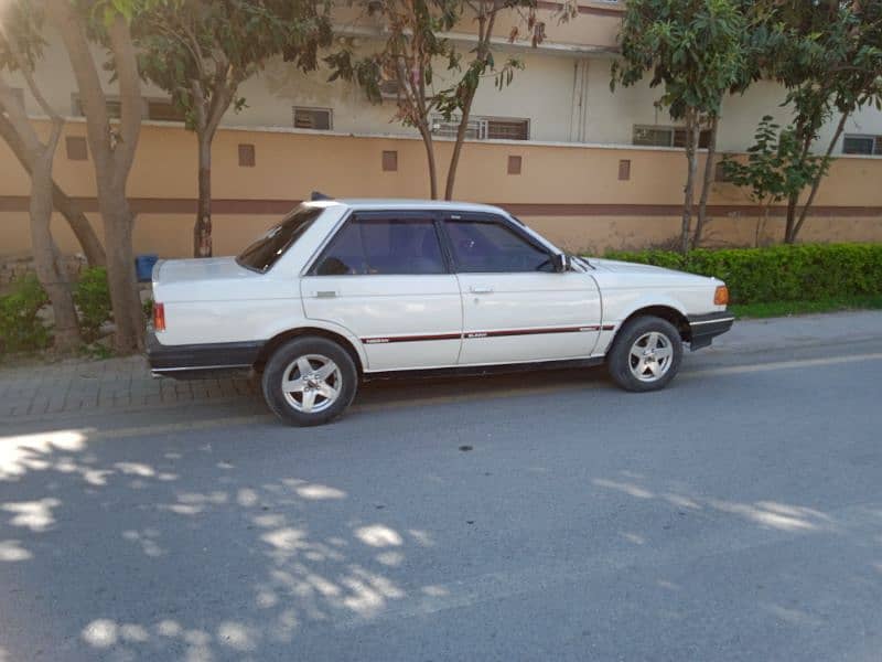 Nissan Sunny 1988 4