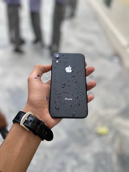 iPhone xr (non pta factory unlock) 4