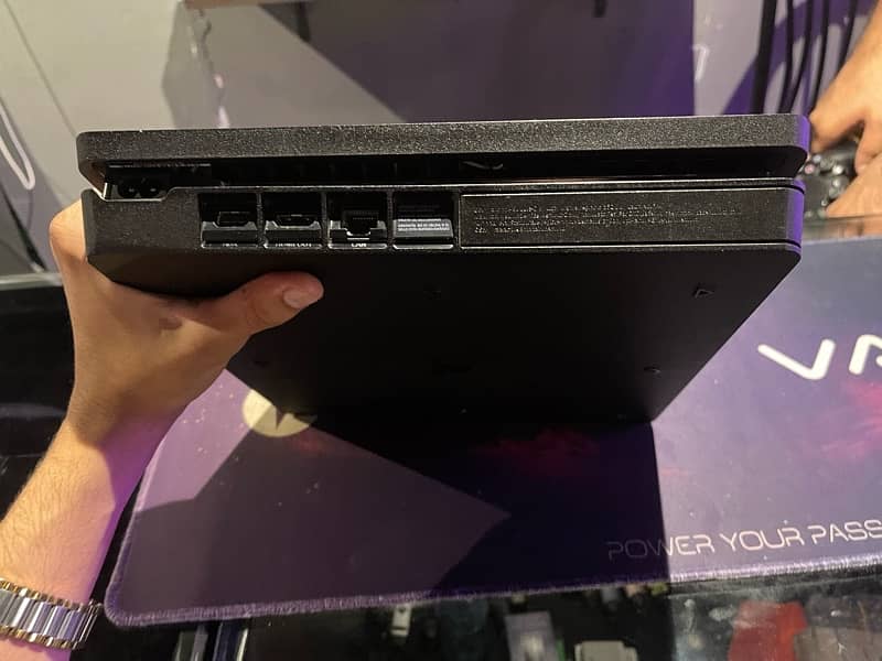 Ps4 Slim edition 2