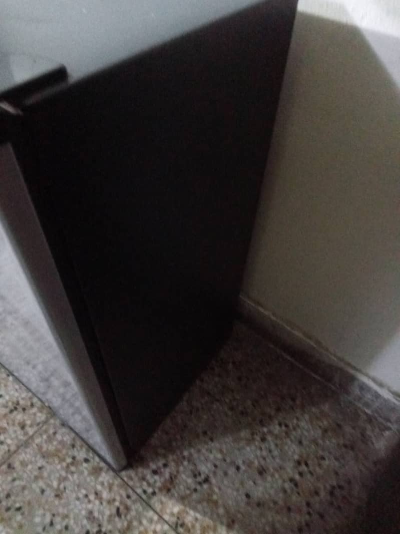 Bed room fridge 10/10 for sale 1