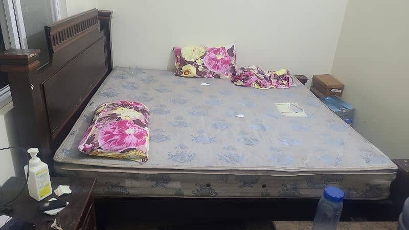 1 double bed 2 side table . . 1