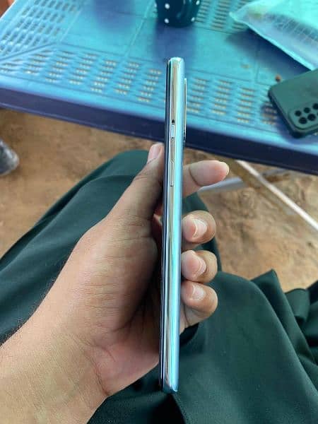 selling my oneplus 8T 12+256gb 10/10 condtion 4