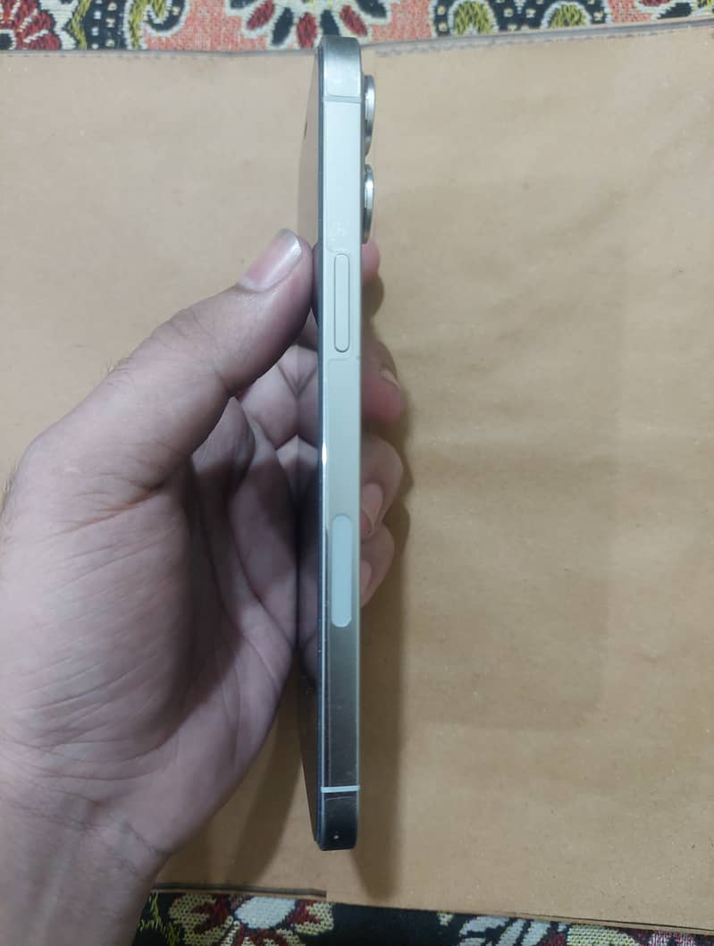 Iphone 12 pro max 10/10 Condition 2