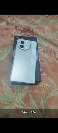 vivo v30 e just box open not used na sim dali abhi tak