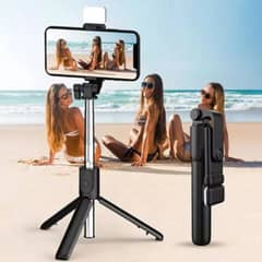 Material: Stainless Steel, ABS Plastic
•  Details: Foldable selfie