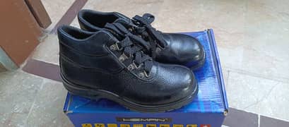 safety shoes black color