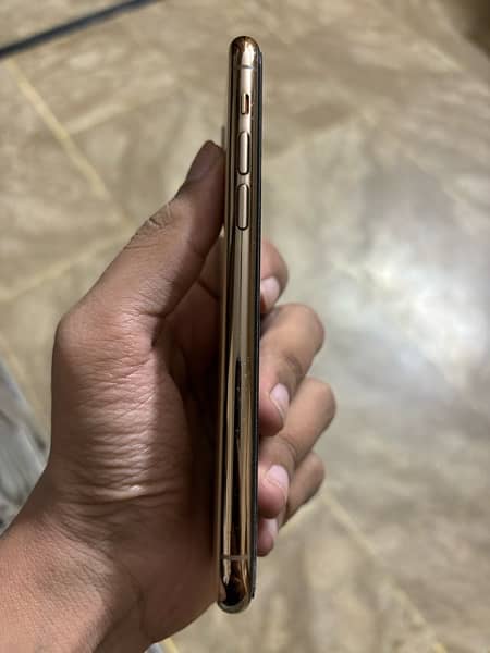 iPhone 11 Pro 4