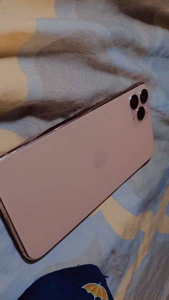 I phone 11 pro max non pta for sale 69000 gold clour 10 /9 0