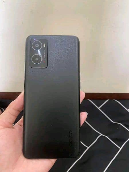 OPPO A76 1