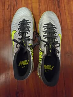 Nike Football Shoes Size UK 9