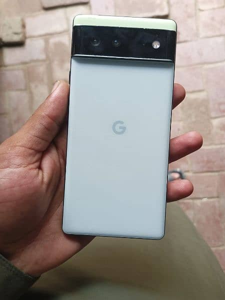 Google pixel 6 with charger no pta 8. . 128 1