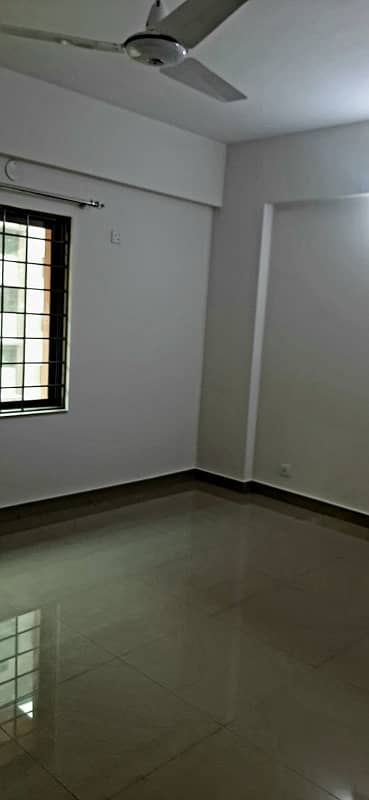 10.66 Flat 3 Bedrooms Available For Rent 10